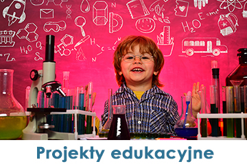 Dzieci prezentujące wspólny projekt edukacyjny